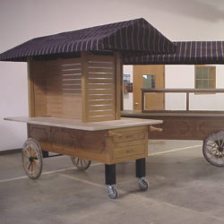 Outdoor retail and foodservice vending carts
