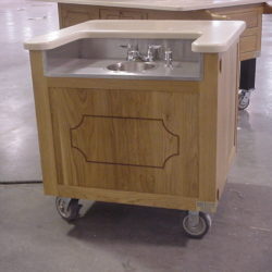 Self contained sink cart for mobile foodservice vending
