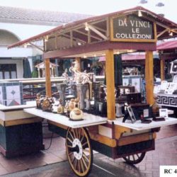 Outdoor portable specialty retail vending cart