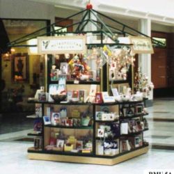 Custom portable RMU at a shopping mall for gifts and accessories